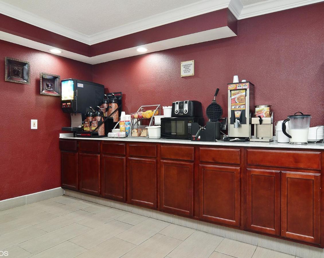 Red Roof Inn Binghamton North Экстерьер фото